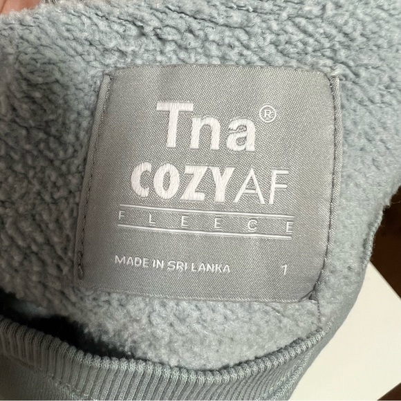 Aritzia TNA cozy af fleece sweatshirt & short set - Picture 7 of 11